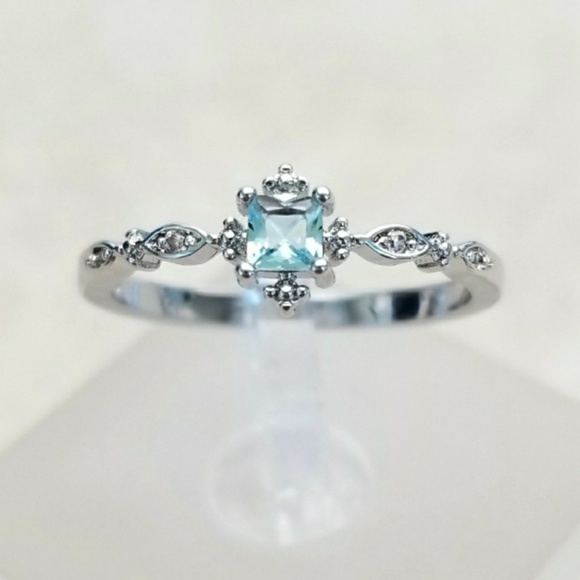 Meredith's Boutique Jewelry - Dainty Silver Ring